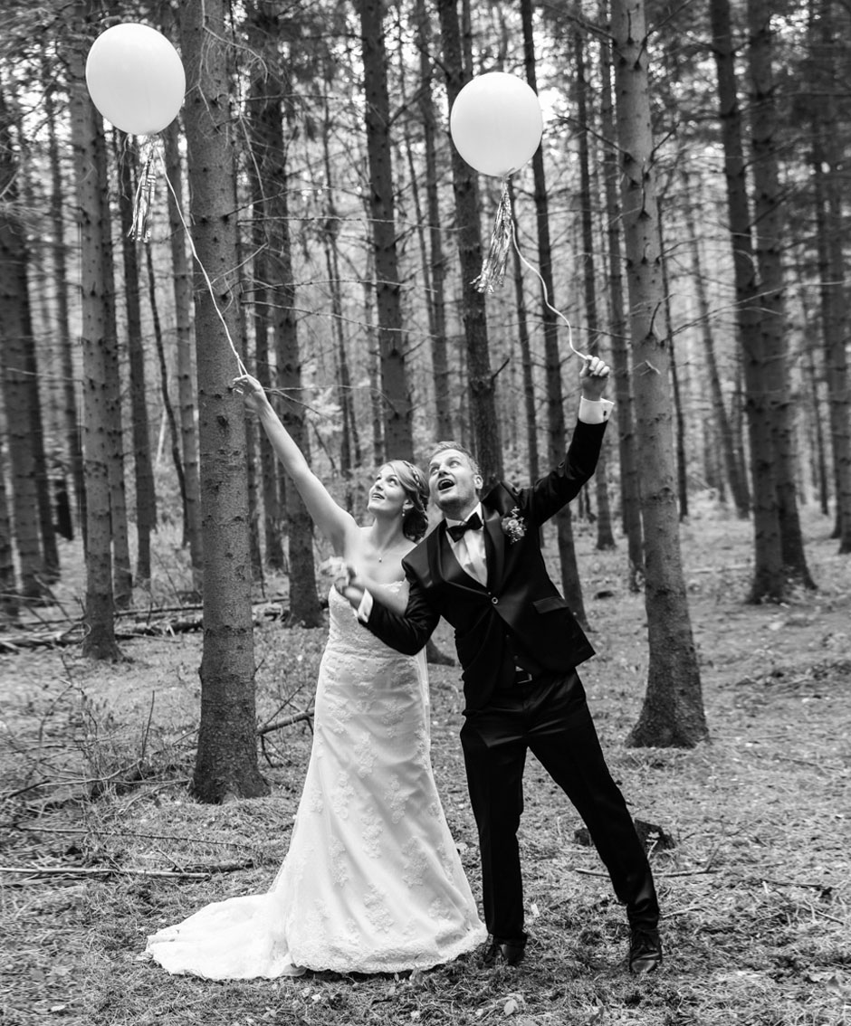 Hochzeitsfoto Shooting Spezial Pyro Luftballon Wald